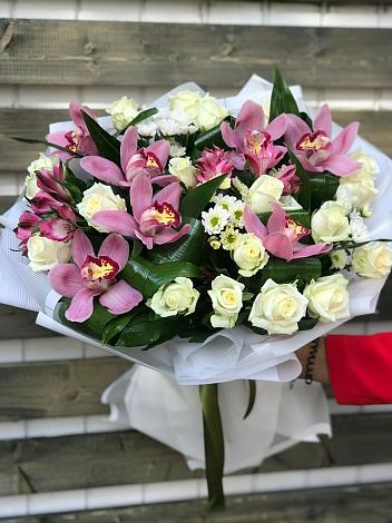 Букет цветов из: Розы и Хризантемы в Троицкое