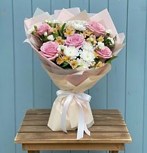 Букет цветов из:  Гвоздики, Орхидеи и Розы в Троицкое