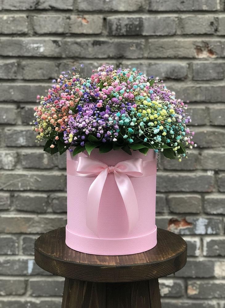 Цветочная композиция из Гипсофила и Розы в шляпной коробке в Троицкое