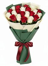 Букет Микс из красных и белых роз в Троицкое