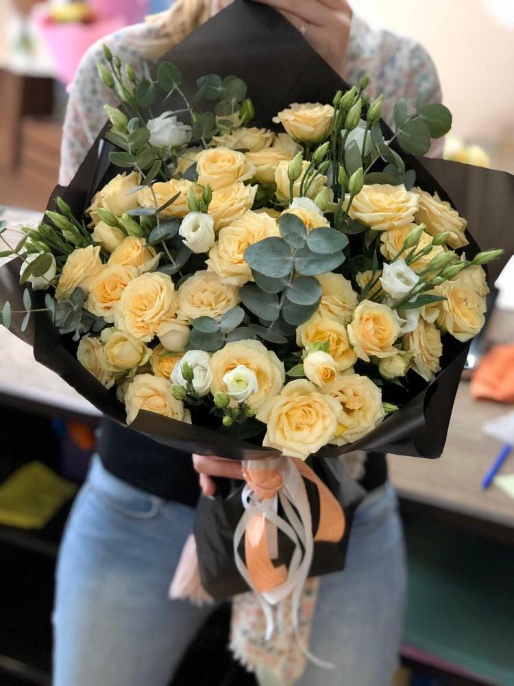 Букет цветов из: Розы и Лизиантусы в Троицкое