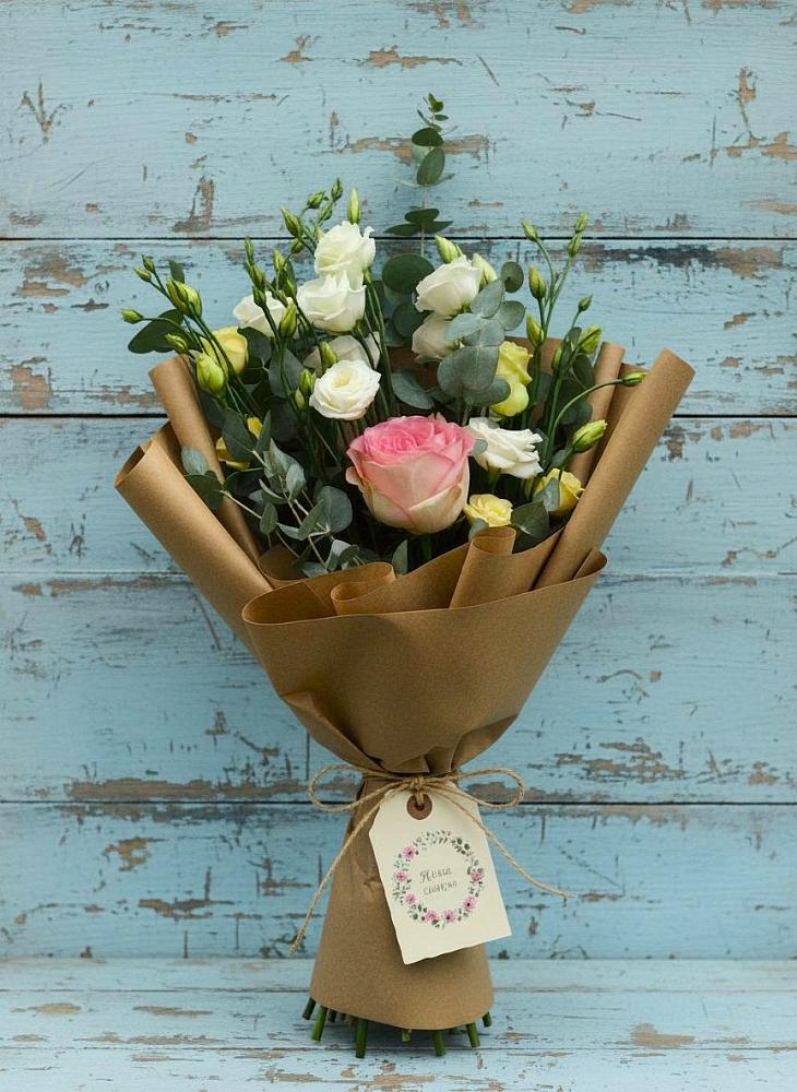 Букет цветов из: Розы и Лизиантусы в Троицкое