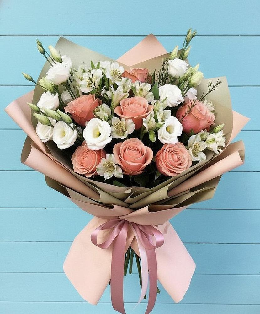 Букет цветов из: Розы, Альстромерии и Лизиантусы в Троицкое