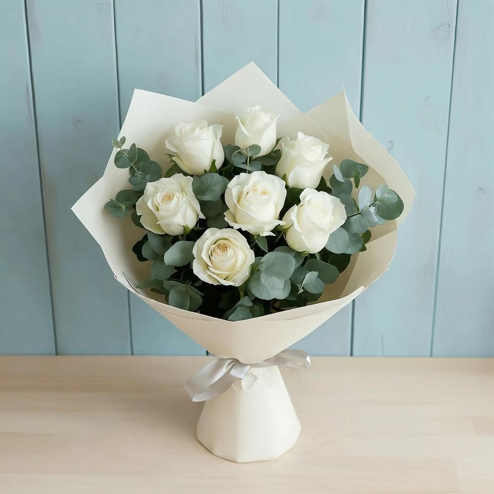 Букет Белые розы в Эвкалипте в Троицкое