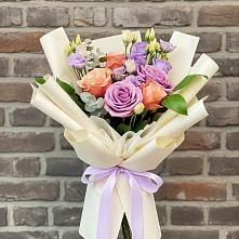 Букет цветов из:  Лизиантусы и Розы в Троицкое