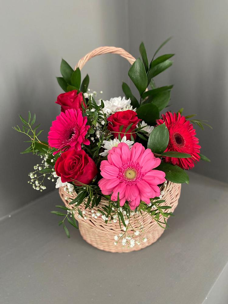 Цветочная композиция из Розы, Хризантемы и Герберы в корзине в Троицкое