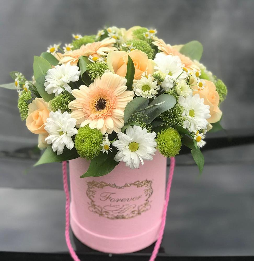 Цветочная композиция из Розы, Герберы и Хризантемы в шляпной коробке в Троицкое